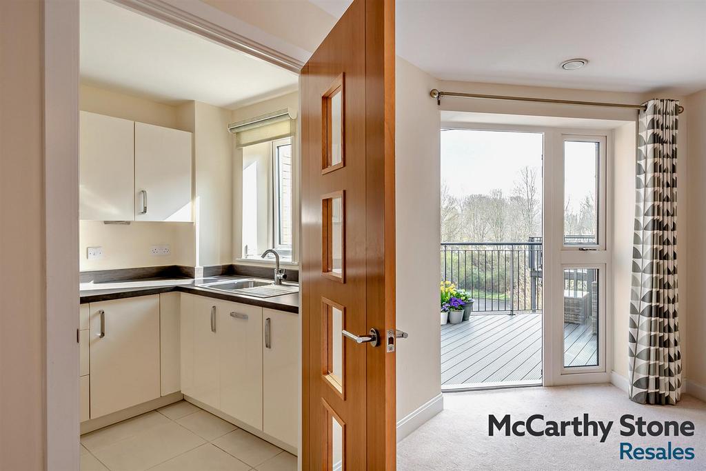 Kitchen: