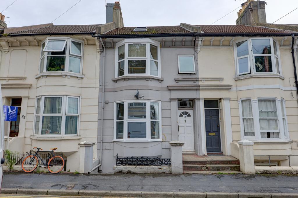 Charming terraced house with a bay-fronted faca...
