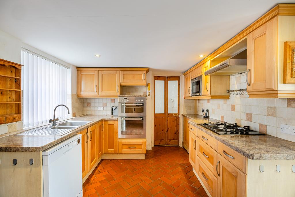 A16 - Avon House, Kingsbridge - 260304