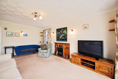 2 bedroom bungalow for sale, Mengham Avenue, Hayling Island, Hampshire, PO11