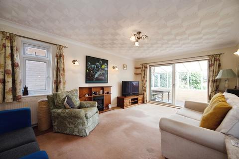 2 bedroom bungalow for sale, Mengham Avenue, Hayling Island, Hampshire, PO11