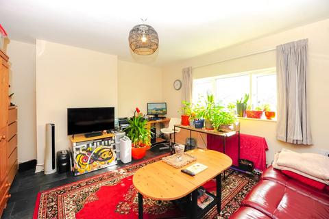 2 bedroom flat for sale, Park Road, Uxbridge, UB8