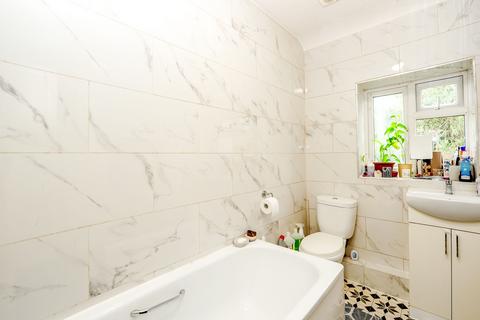 2 bedroom flat for sale, Park Road, Uxbridge, UB8