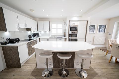 5 bedroom detached house for sale, Gunners Rise, Southend-on-Sea SS3