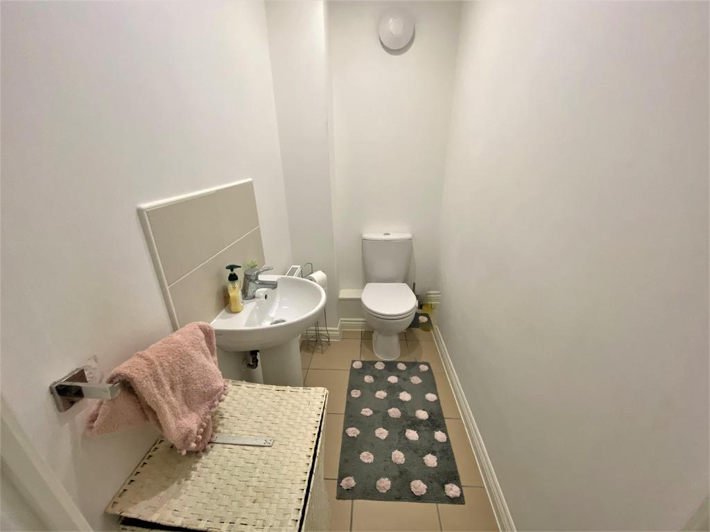 Cloakroom/wc