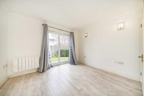 2 bedroom flat to rent, Kempton Court, Sunbury-On-Thames TW16