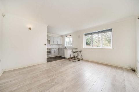 2 bedroom flat to rent, Kempton Court, Sunbury-On-Thames TW16
