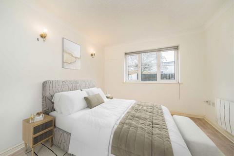 2 bedroom flat to rent, Kempton Court, Sunbury-On-Thames TW16
