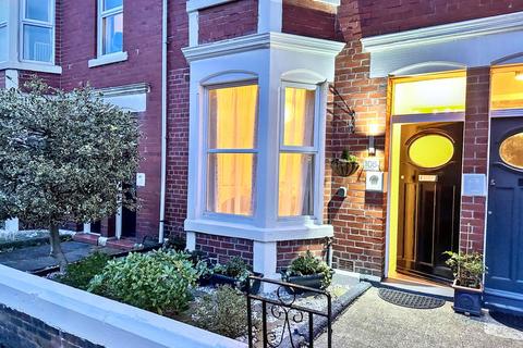 2 bedroom ground floor flat for sale - Trewhitt Road, Heaton, Newcastle upon Tyne, Tyne and Wear, NE6 5LU
