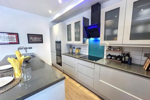 2 bedroom ground floor flat for sale, Trewhitt Road, Heaton, Newcastle upon Tyne, Tyne and Wear, NE6 5LU