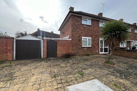 4 bedroom semi-detached house to rent, Carlton Avenue, Feltham TW14