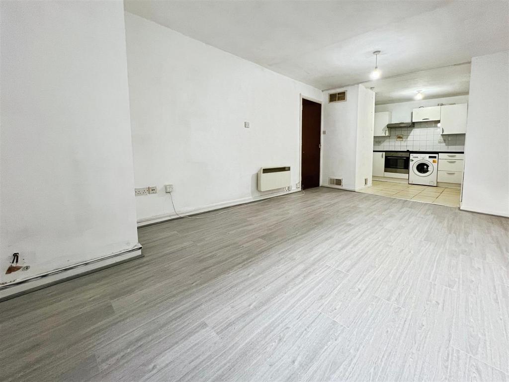 Lounge/Kitchen