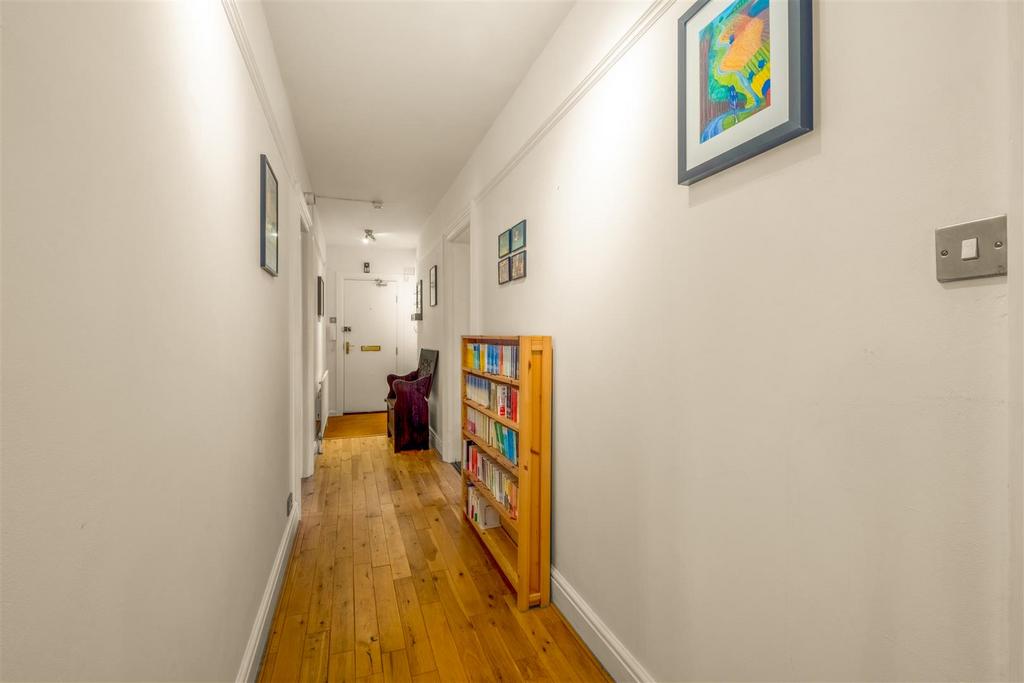 7a Barrowfield Drive-23.jpg