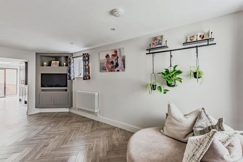 3 bedroom semi-detached house for sale, Gayler Close, Bletchingley, Redhill