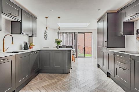 3 bedroom semi-detached house for sale, Gayler Close, Bletchingley, Redhill