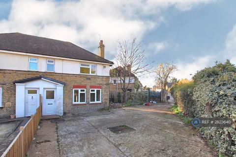 3 bedroom semi-detached house to rent, Beavers Lane, Hounslow, TW4