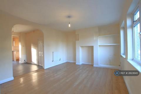 3 bedroom semi-detached house to rent, Beavers Lane, Hounslow, TW4