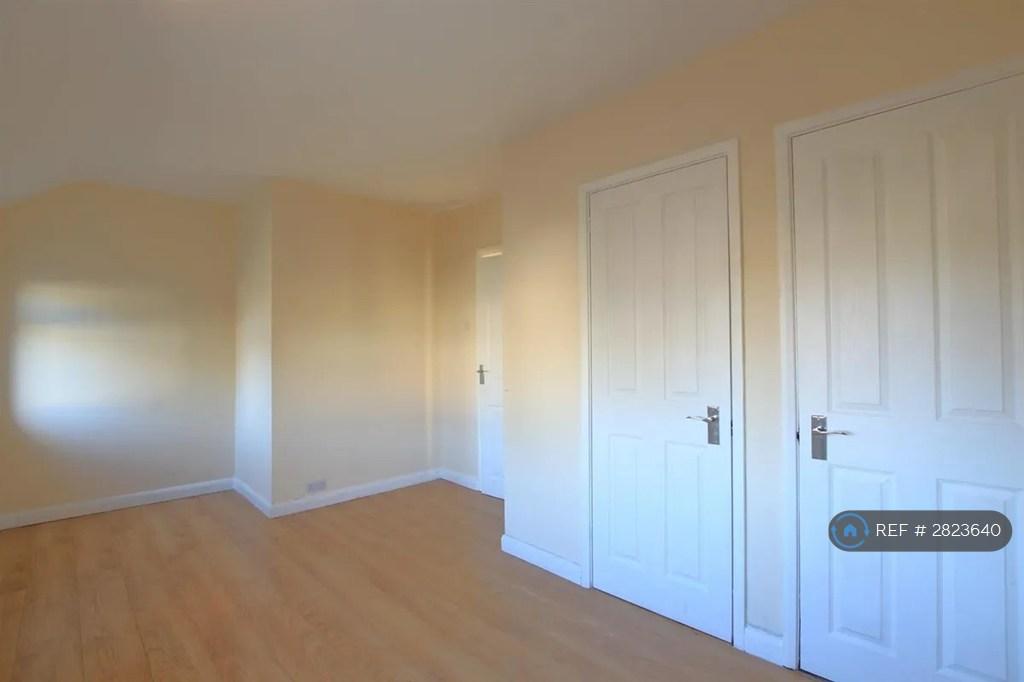 Double Bedroom With Wardrobes