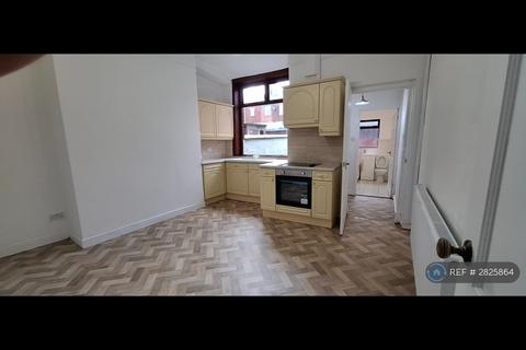 2 bedroom terraced house to rent, Mills Hill Road, Manchester, M24