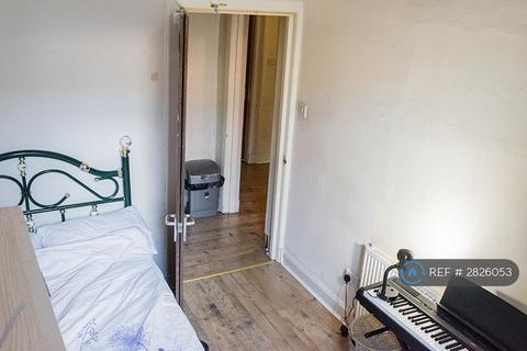 4 bedroom flat to rent, Willowbank Crescent, Glasgow, G3