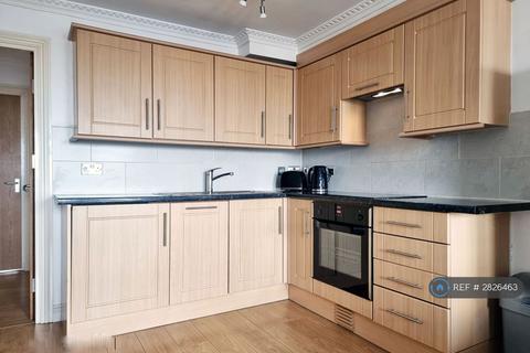 2 bedroom flat to rent, Mossbury Road, London, SW11