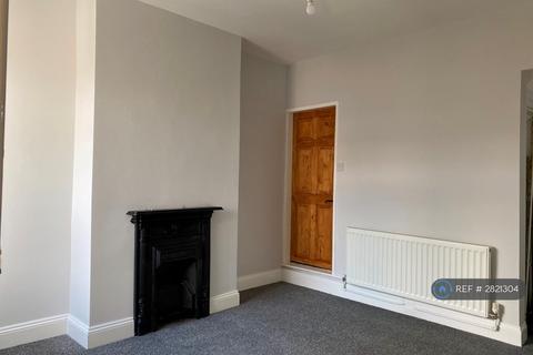 2 bedroom terraced house to rent, Basford Park Road, Newcastle-Under-Lyme, ST5