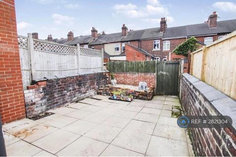 2 bedroom terraced house to rent, Basford Park Road, Newcastle-Under-Lyme, ST5