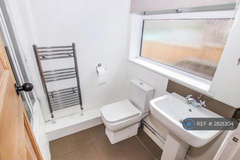 2 bedroom terraced house to rent, Basford Park Road, Newcastle-Under-Lyme, ST5
