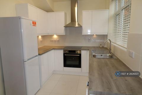 3 bedroom semi-detached house to rent, Kingsley Road, Northampton, NN2
