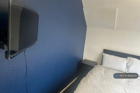 4 bedroom flat to rent, Beech Avenue, New Basford, Nottingham, NG7