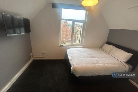 4 bedroom flat to rent, Beech Avenue, New Basford, Nottingham, NG7