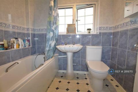 undefined, De Lara Way, Woking, GU21