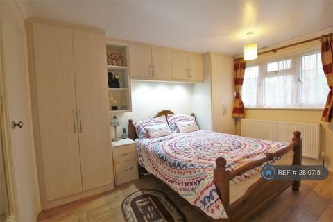 undefined, De Lara Way, Woking, GU21