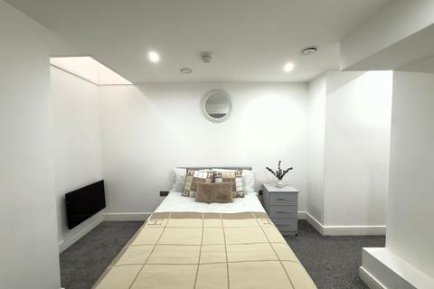 undefined, Bond St, Birmingham B3