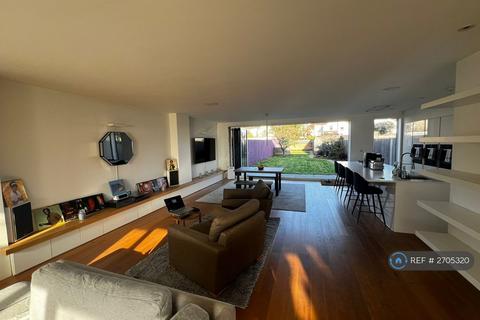 1 bedroom in a house share to rent, Goston Gardens, Thornton Heath, CR7