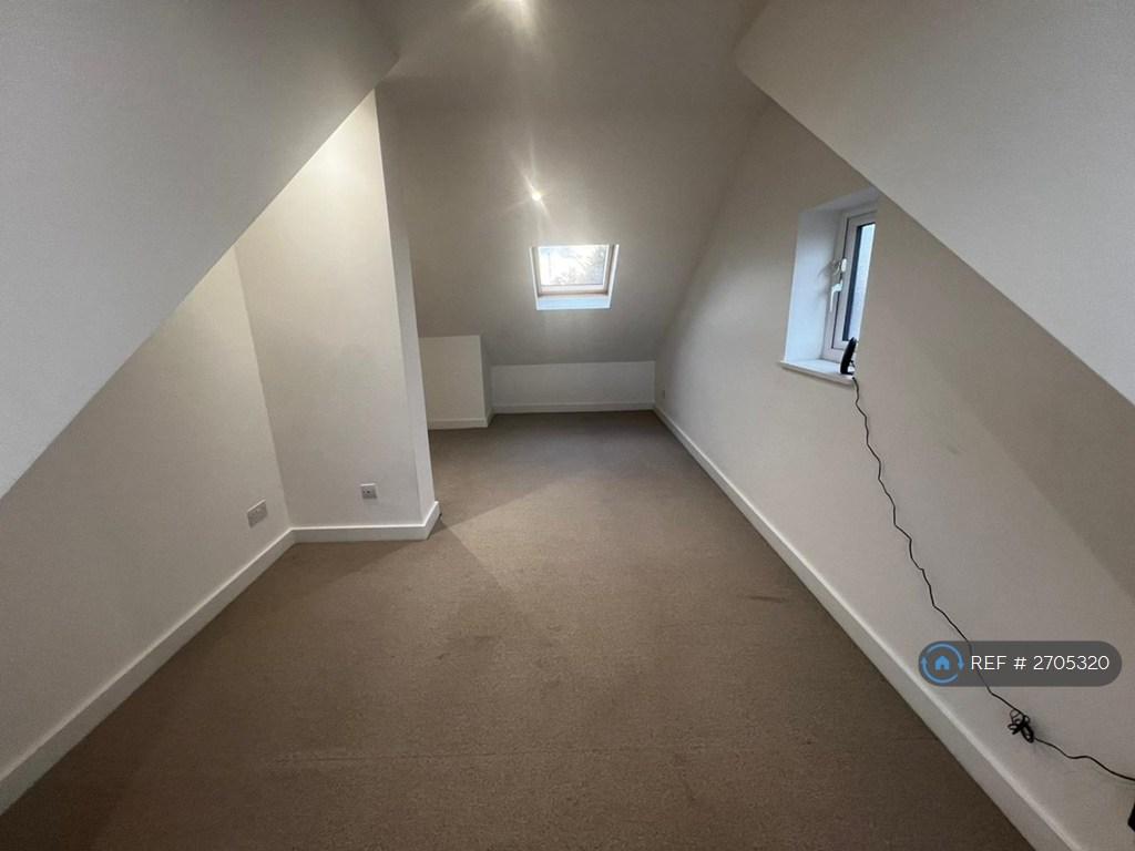 2nd Floor Large Double Bedroom