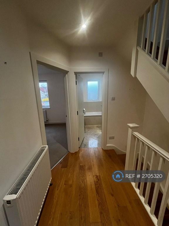 1st Floor Landing/Bathroom