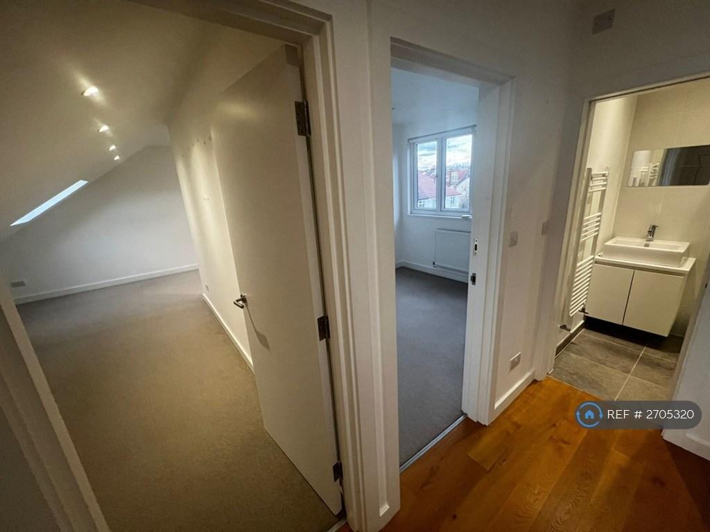 2nd Floor Landing/Bathroom