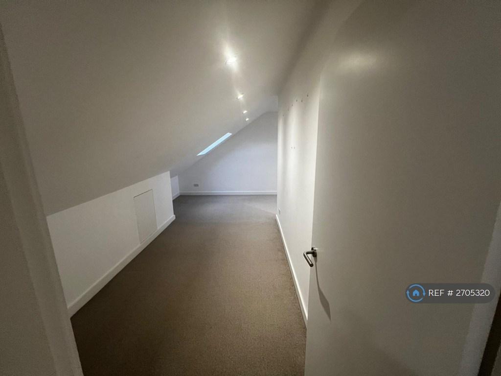 2nd Floor Large Double Bedroom