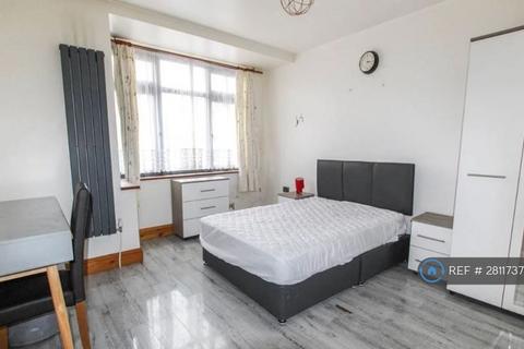 1 bedroom in a house share to rent, Beaconsfield Road, Southall, UB1