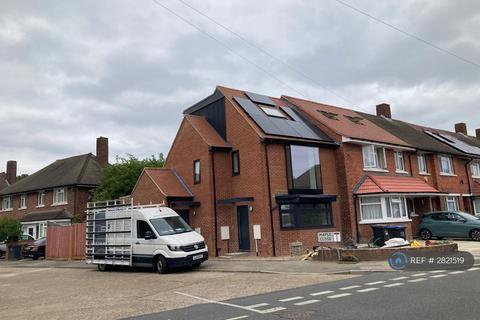 undefined, Maple Close, Mitcham, CR4