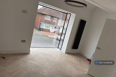 undefined, Maple Close, Mitcham, CR4