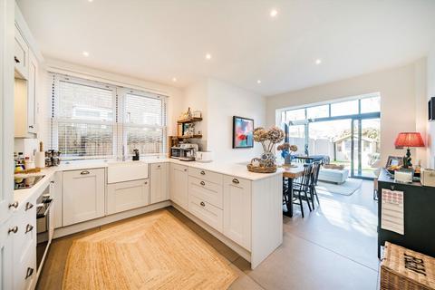 3 bedroom maisonette for sale, Dornton Road, London SW12