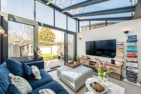 3 bedroom maisonette for sale, Dornton Road, London SW12