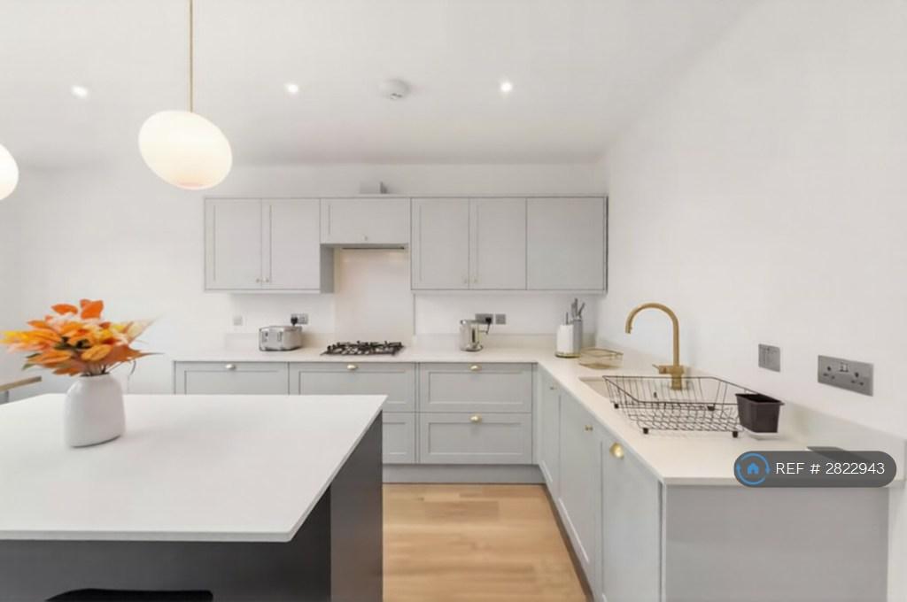 Kitchen & Dining