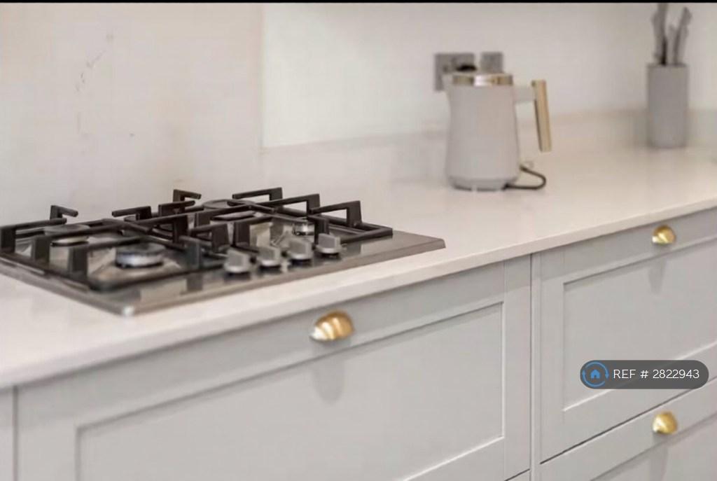 Kitchen & Dining