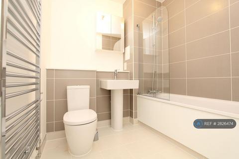 3 bedroom maisonette to rent, Frobisher Yard, London, E16