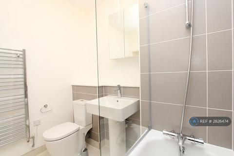 3 bedroom maisonette to rent, Frobisher Yard, London, E16
