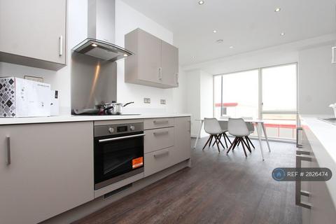 3 bedroom maisonette to rent, Frobisher Yard, London, E16