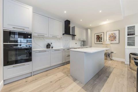 undefined, Great West Road, Brentford TW8